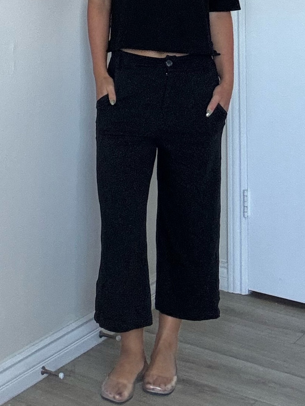 Women's Black Wide-Leg Cropped Pants/ Culottes